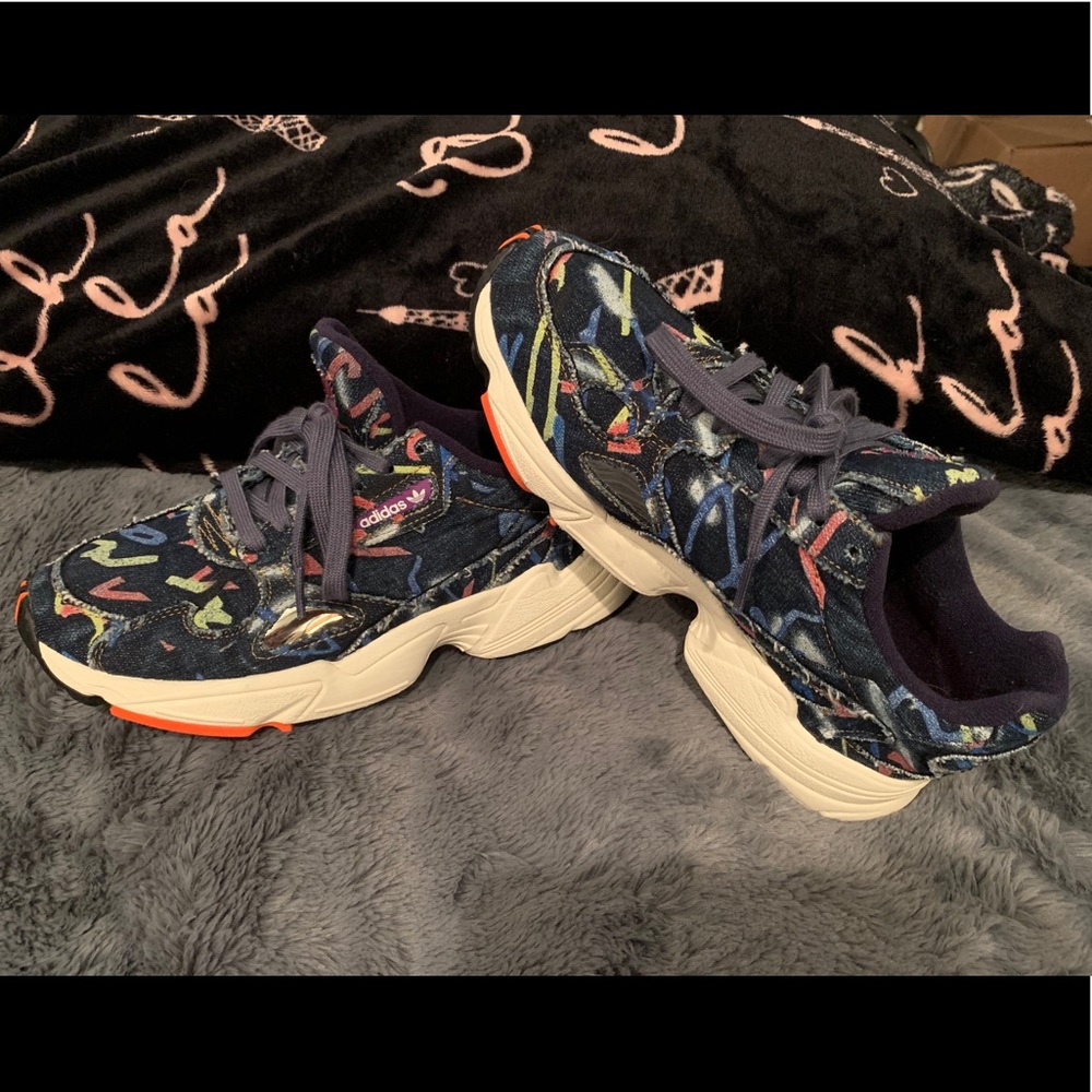 Women’s Adidas Falcons EUC Denim Look Sz 9